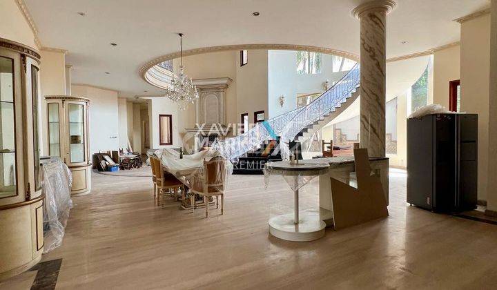 Rumah Mewah Bergaya Klasik di Boulevard Araya Golf, Blimbing Malang