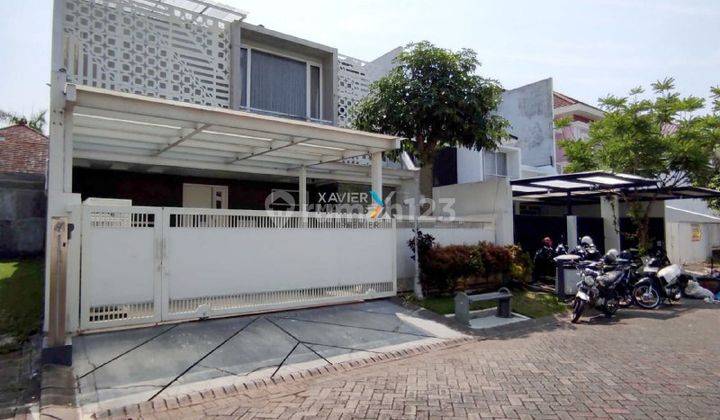 Rumah Mewah Modern Full Furnished di Araya Golf, Blimbing Malang 1