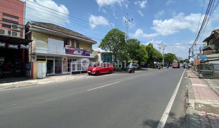 Rumah di Nol Jalan Raya Mayjen Panjaitan, Klojen Malang  2