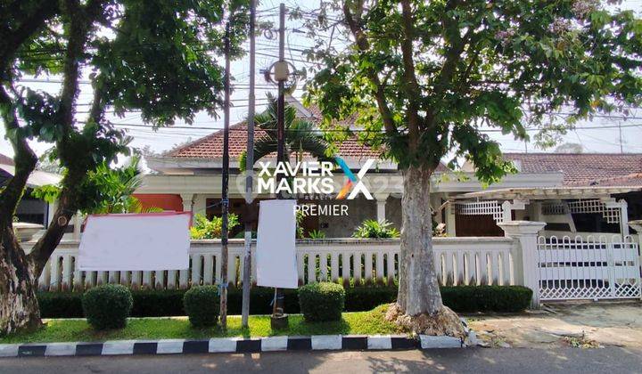 Rumah Berkonsep Klasik 2 Lantai Kondisi Terawat Lokasi di Jalan Jombang, Klojen Malang 1