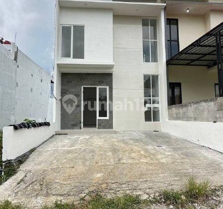 Rumah Minimalis Modern di Sanata Village, Kedungkandang Malang