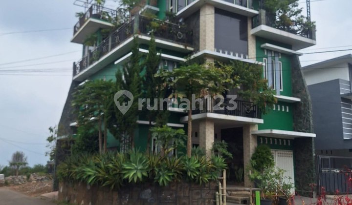 Rumah Villa Hook 4 Lantai + Rooftop di Bulukerto, Bumiaji Batu