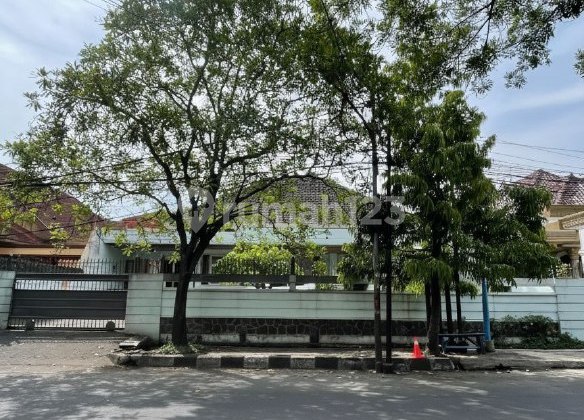 Luxury City Center House on Gunung - Gunung Street, Klojen Malang