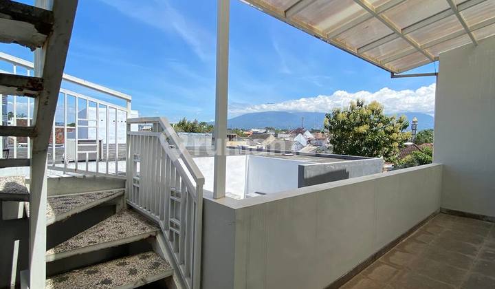 Superbly Maintained Luxury Home in Borobudur, Suhat, Lowokwaru District, Malang City. 2