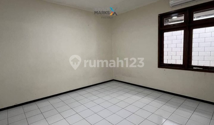 Well-Maintained Ready-to-Live House with Wide Road in Araya, Blimbing Malang 2