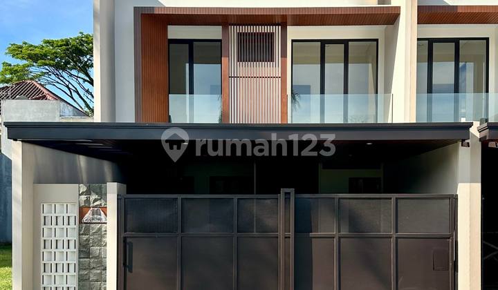 Rumah Baru Premium di Jalan Kembar Boulevard Cluster Golf Araya, Malang 2