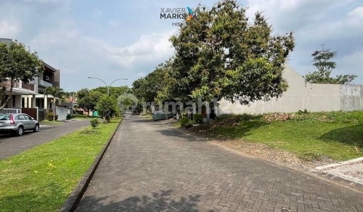 Grand 3-Story House on Greenwood Boulevard Araya, Malang 2