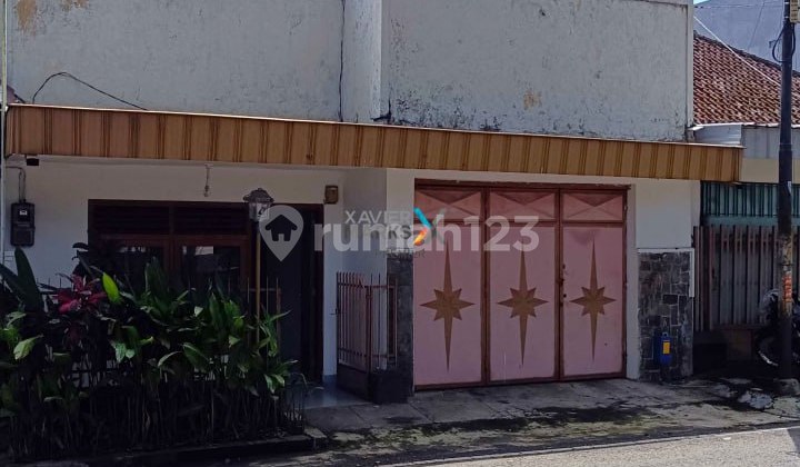 A Well-Maintained Semi-Furnished House in the Gunung-gunung Street Area, Klojen Malang 2