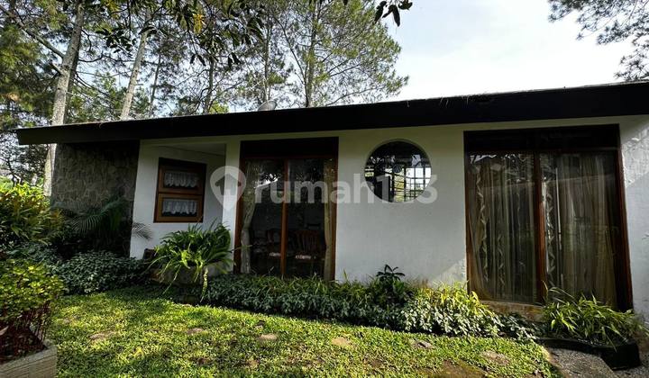 Rumah Villa Lokasi Premium di Kompleks Klub Bunga, Kota Wisata Batu