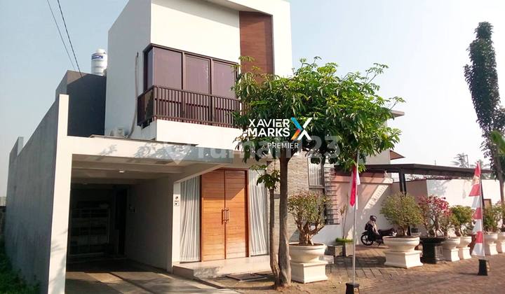 Modern Villa-Style House Fully Furnished Near Kepanjen Wholesale Market Malang Modern Villa-Style House Fully Furnished Near Kepanjen Wholesale Market Malang