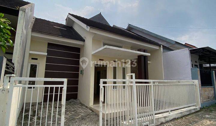 Rumah Modern Minimalis di Sukun Tengah Kota Malang  2