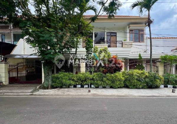 Rumah Klasik Lokasi Strategis Tengah Kota di Jalan Pulau - Pulau, Klojen Kota Malang