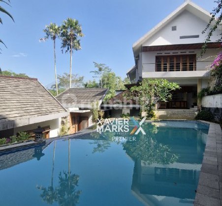 Rumah Mewah Konsep Resort + Private Pool dan Rooftop Full Furnished di Daerah Tidar, Malang