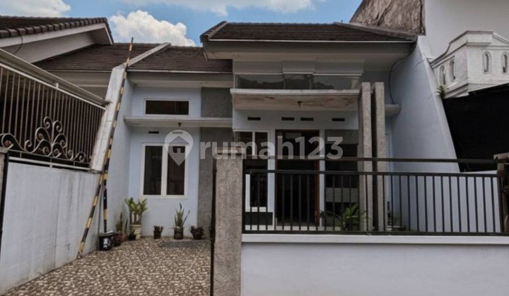 Rumah Dekat Pasar Among Tani di Jl. Dewi Sartika, Temas Kota Batu