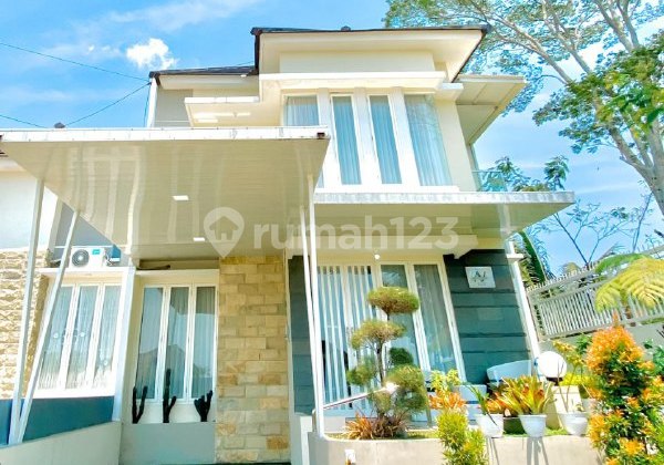Rumah Villa Hook Full Furnish With Private Pool di Junrejo, Kota Batu