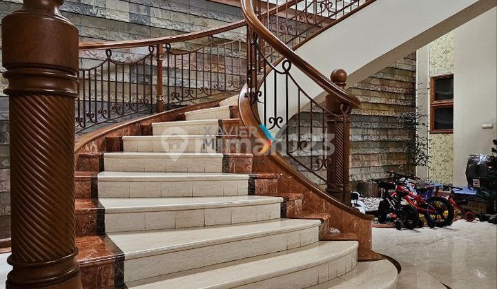 Rumah Premium Selangkah Dari Ijen Boulevard, Klojen Malang  2