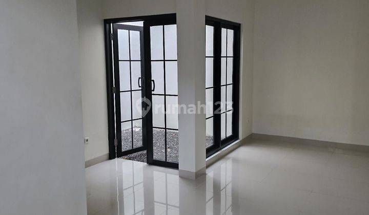 DIJUAL rumah baru di Graha Raya 2