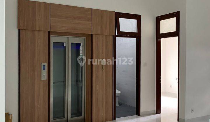 Rumah Murah with Private Lift di Kebayoran Baru Jakarta Selatan 1