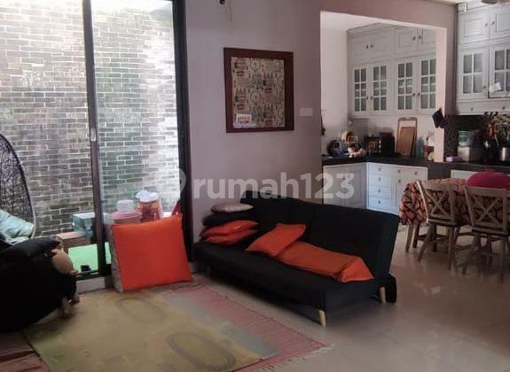 Dijual Rumah Semi Furnish Bebas Banjir di area Pondok Ranji - Ciputat Dijual Rumah Semi Furnish Bebas Banjir di area Pondok Ranji - Ciputat