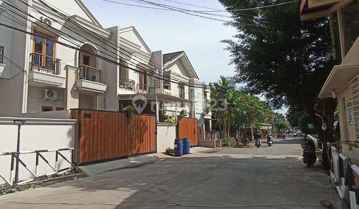 Rumah Baru Desain Klasik Modern Dalam Komplek Jatiwaringin Bekasi 1