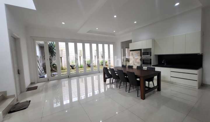 Rumah Premium di Cluster Simpruk Lippo Cikarang - Luas & Nyaman Rumah Premium di Cluster Simpruk Lippo Cikarang - Luas & Nyaman