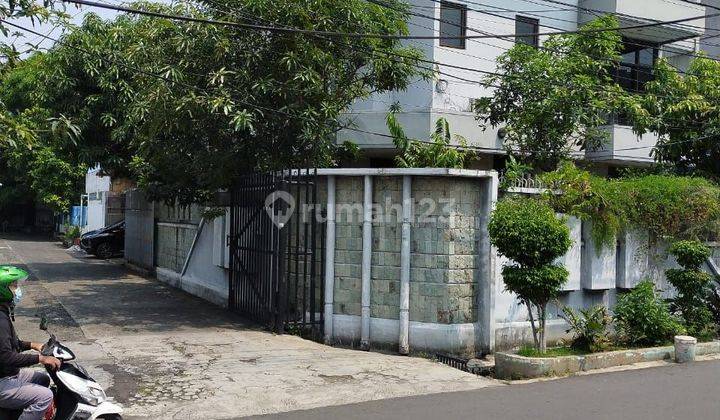 Dijual rumah mangga besar hoek 3 lantai 1