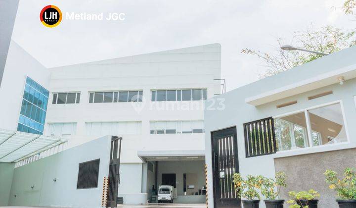 Gedung Komersil ada office, ruang pertemuan, gudang dekat lintu tol koja BANDUNG 2