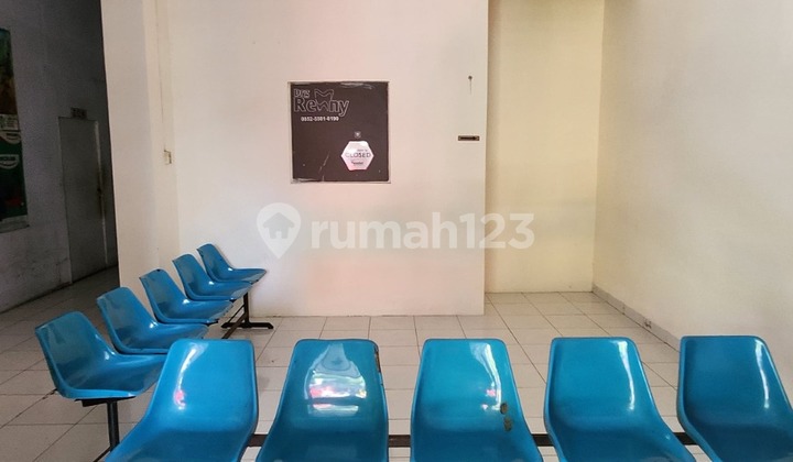 For Sale 3-Story Shop House Strategic Location on Monginsidi Street - Makassar 2