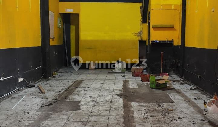 For Rent Strategic Shop House on Veteran South Road Axis - Makassar 2