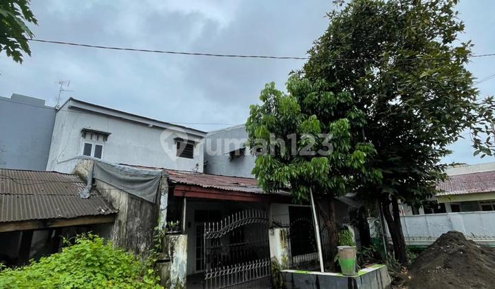 For Sale 2-Story House Hook Position at Jl. Minasa Upa Makassar - SHM
