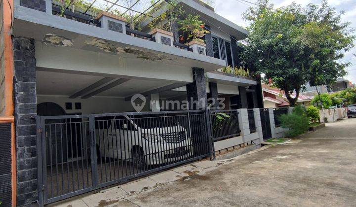 Rumah Mewah Posisi Hook di Titian Kencana Bekasi Mudah Akses 1