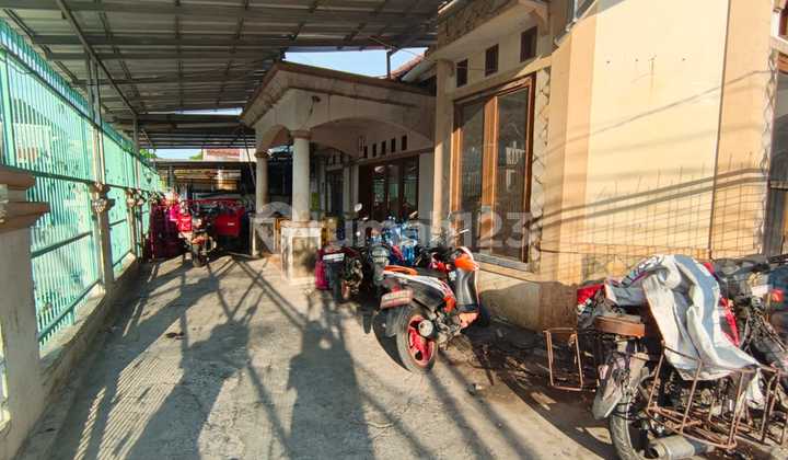 For rent, corner house suitable for business in Taman Galaxy, Bekasi. 2