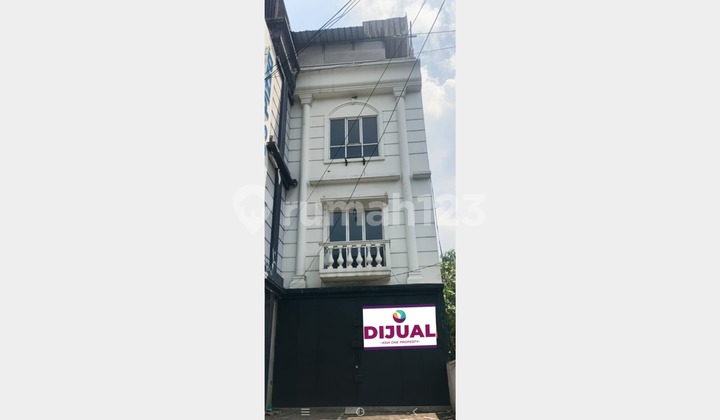 disDisewakan Ruko 3,5 lantai  Bagus strategis di pinggir jln Raya alternatif cibubur cocok buat usaha 