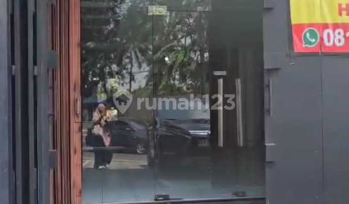 disDisewakan Ruko 3,5 lantai  Bagus strategis di pinggir jln Raya alternatif cibubur cocok buat usaha 