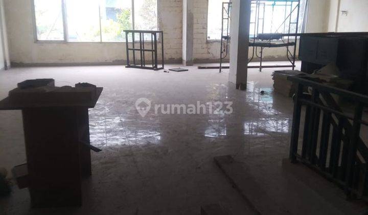 Disewakan Ruko Gandeng 2 Terdiri Dari 4 Lantai, Lokasi Strategis Memiliki Lahan Parkir Yang Cukup Luas Di Kayu Ringin Jaya, Bekasi Selatan