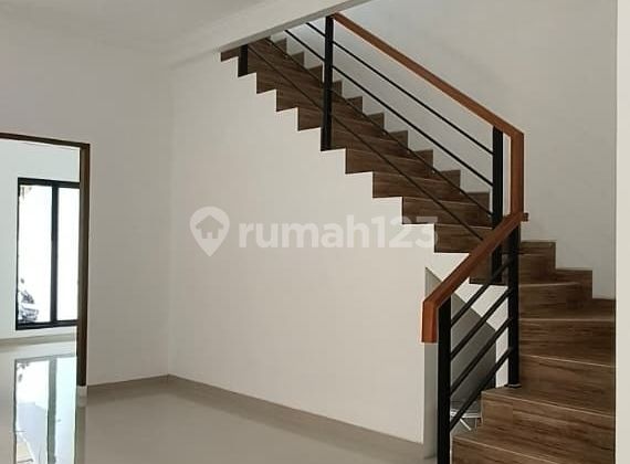 Dijual Murah Rumah Baru Design Scandinavian Dalam Komplek di Pondok Kelapa, Jakarta Timur. Row Jalan Lebar 2