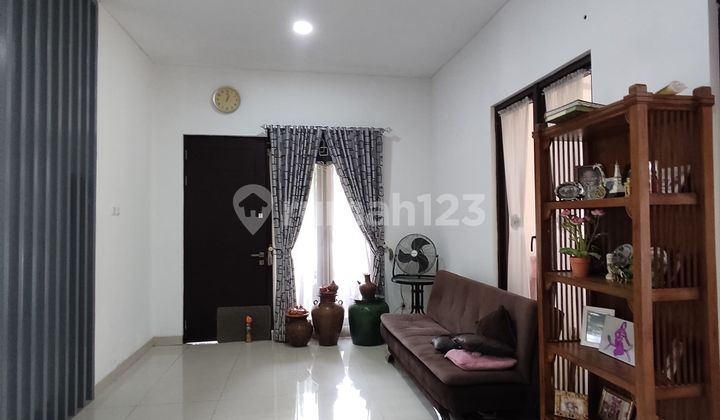 Dijual Cepat Rumah Hoek Dalam Cluster Asera Harapan Indah Bekasi 2