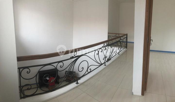 Dijual Cepat Rumah Posisi Hoek Semi-Furnished di Duren Sawit. Jakarta Timur 2