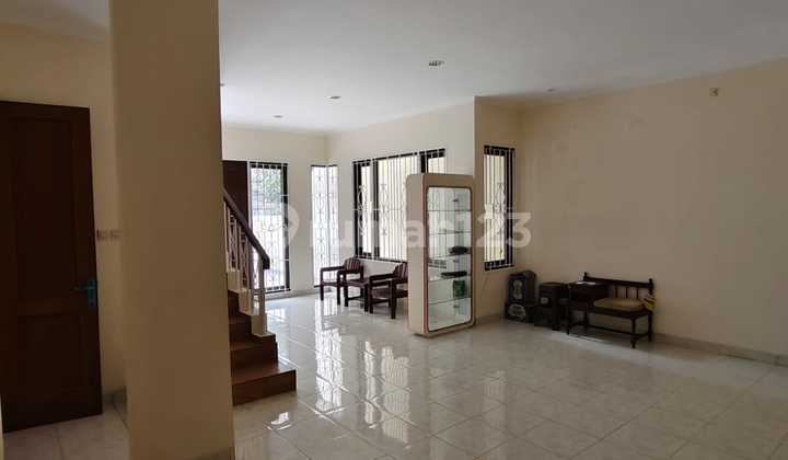 Grisenda House, Move-in Ready, Neat, 2 Floors, 9 Meters Wide