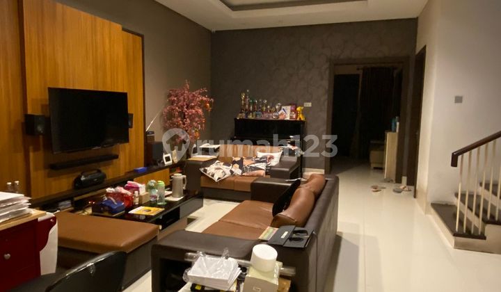 Hunian Nyaman & Luas di Camar Elok – 2.5 Lantai, Semi Furnished, Siap Huni!