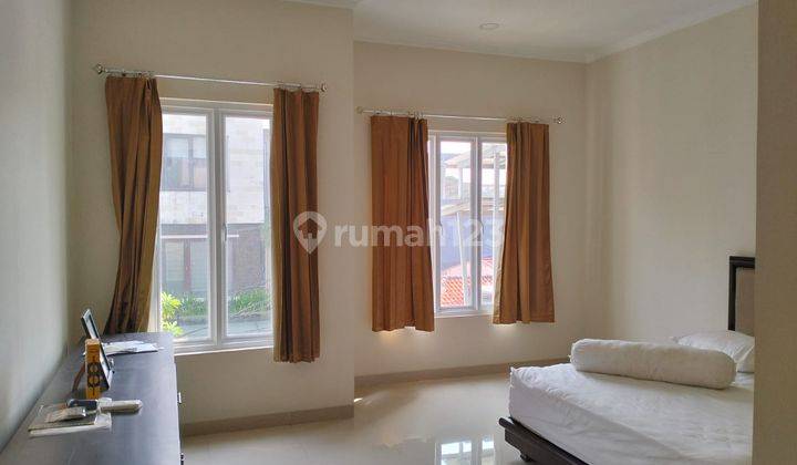 Rumah 3 Lantai Bagus Semi Furnished SHM di Pluit, Jakarta Utara 2