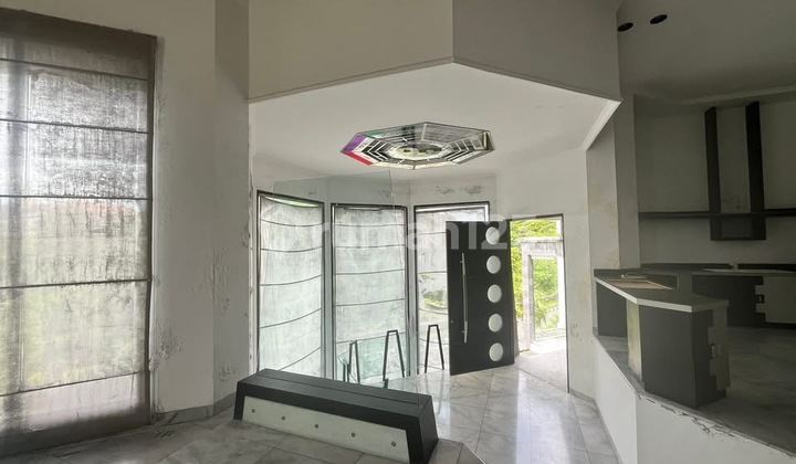 Luxury House in an Old Rich People's Complex Near Livingword 2