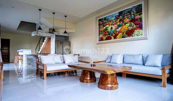 Villa 3 Bedroom Modern Tropical Lokasi Strategis Dekat Pantai  2