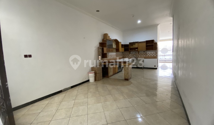 Vintage Shop House by the Main Road, Suitable for Business in Denpasar 2