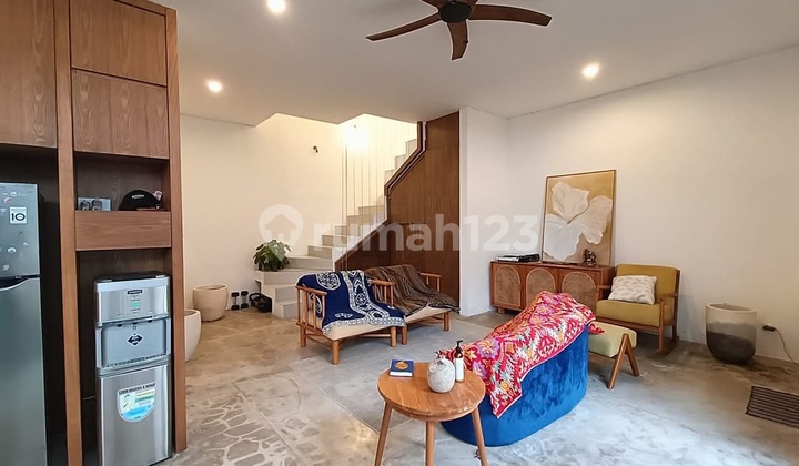 Rumah Kontemporer 3 Lantai Pinggiran Renon Dekat Undiknas