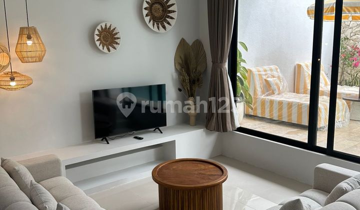 Rumah Baru Konsep Villa Santorini Di Lokasi Dekat Pantai 2