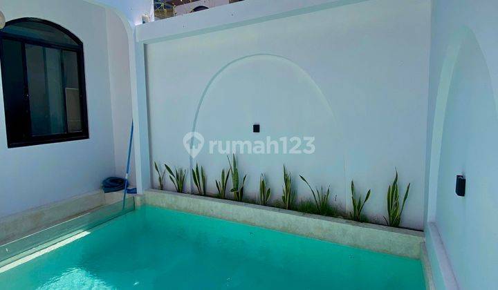 Villa Santorini Baru Semi Furnish Akses Mudah Dekat Pantai 2