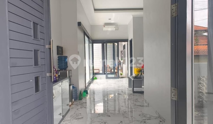 Rumah Modern Semi Villa 3 Kamar Tidur Siap Huni di Taman Griya Rumah Modern Semi Villa 3 Kamar Tidur Siap Huni di Taman Griya