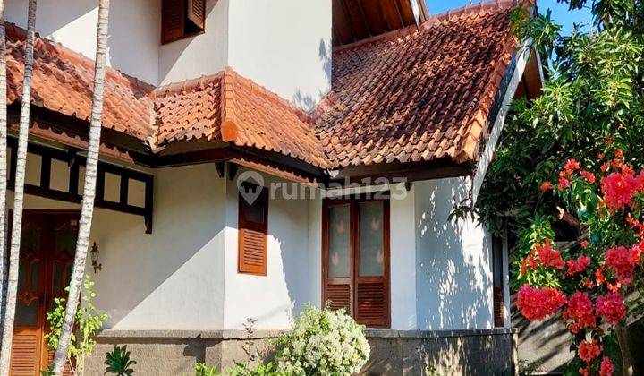 Rumah Mewah Konsep Villa Paviliun Cocok Untu Keluarga Besar  2