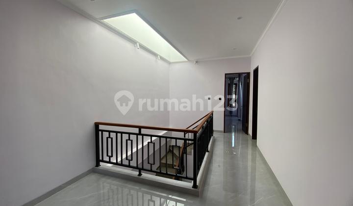 Rumah Strategis Di Pusat Kota Selangkah Dari Lapangan Renon 9